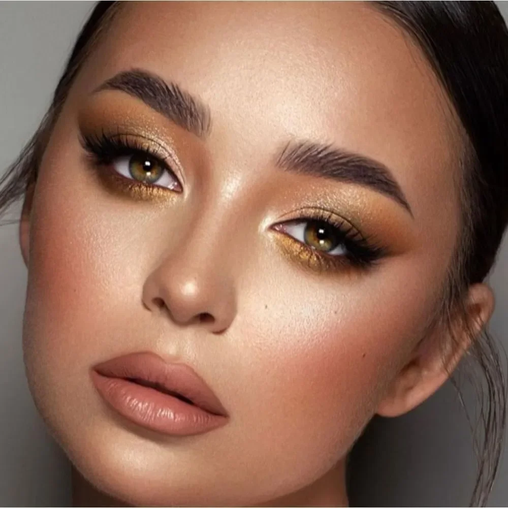 MAC Paint Pot in Born To Beam Paint Pot Eyeliner/Eyeshadow (Golden Shimmer)